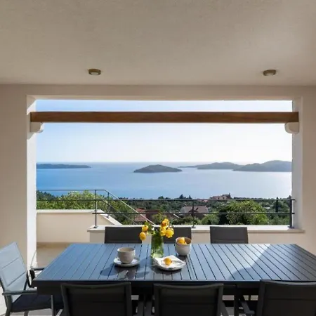 فيلة Rudavista *